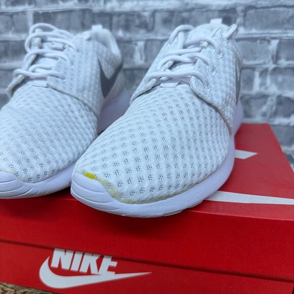 Nike Roshe One BR White Metallic Platinum Running Shoes 724850-100 Womens Sz 6.5 - Picture 4 of 10